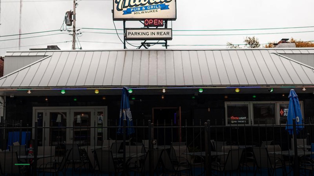 Aliota's Pub & Grill - Sports Bars in Milwaukee