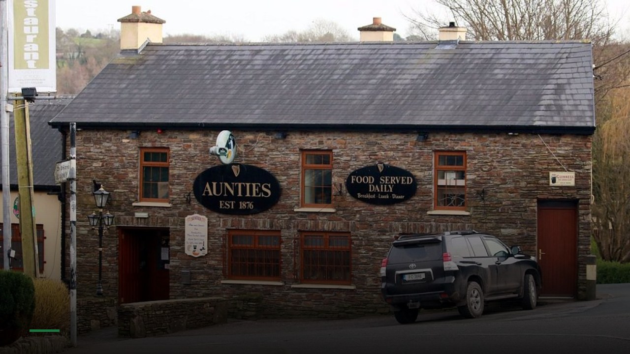 Aunties Bar & Restaurant - Sports Bars in Cork