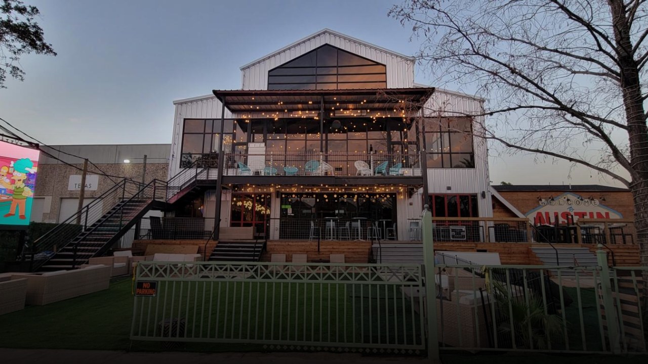 Austin's Backyard - Sports Bars in Houston