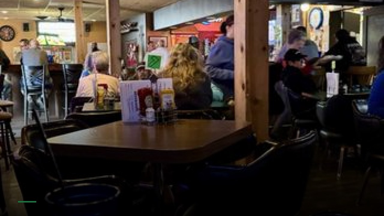 Bailey’s Pub N Grub - Sports Bars in Des Moines