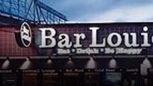 Bar Louie -University Village — Sports bars in Chicago