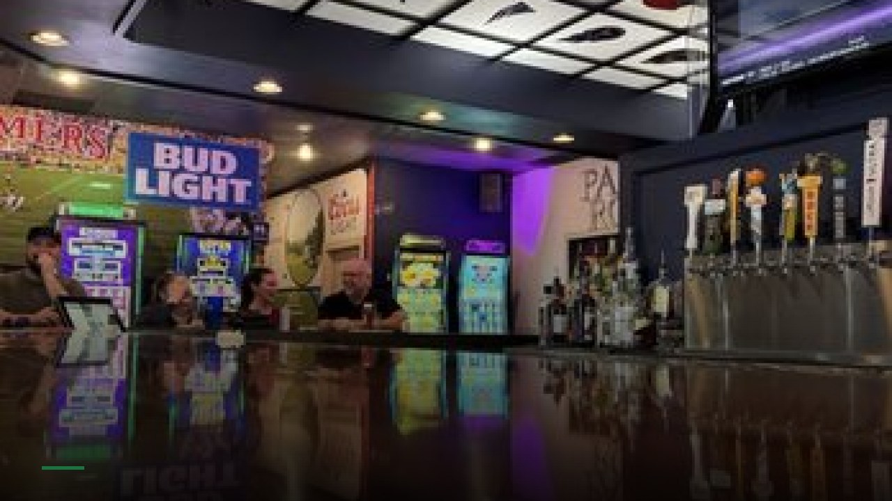 Benchwarmers Sports Bar and Grill - Sports Bars in Des Moines