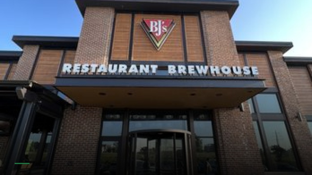 BJ's Restaurant & Brewhouse - Sports Bars in Cleveland