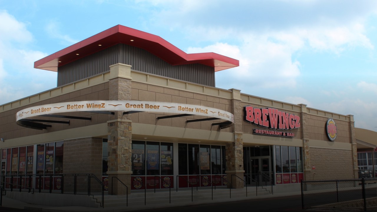 BreWingZ Restaurant and Bar - Sports Bars in Houston