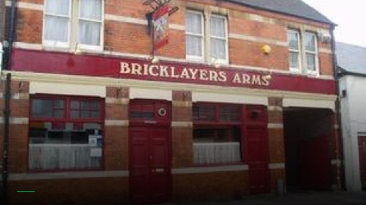 Bricklayers Arms - Sports Bars in Luton