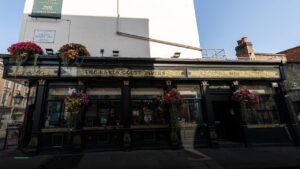 Watch UFC at Earls Court Tavern in Crawley