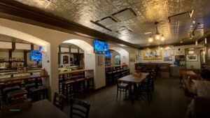 Elephant & Castle — Sports bars in Chicago