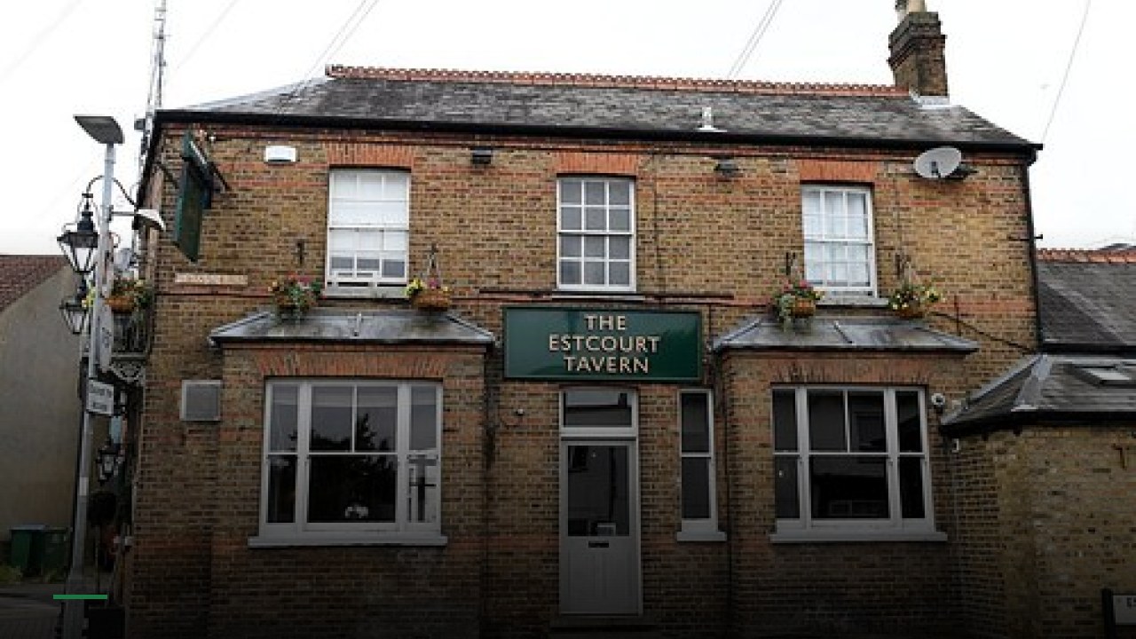 Estcourt Tavern - Sports Bars in Watford