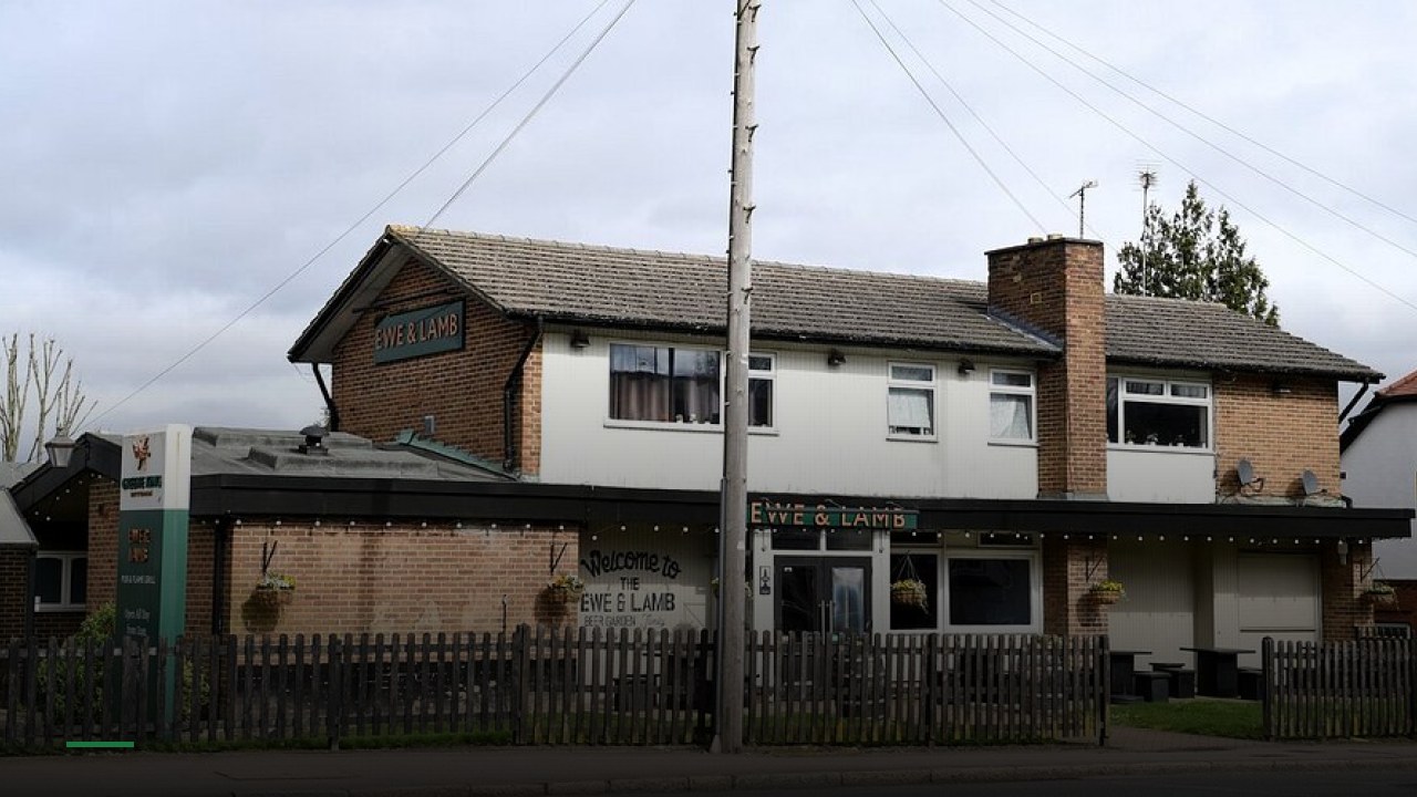 Ewe & Lamb - Sports Bars in Luton