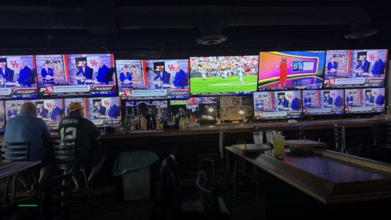 Finishline Sports Bar - Sports Bars in Phoenix