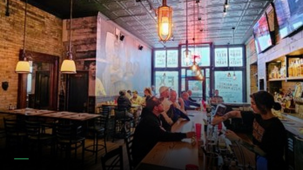 Fixture Pizza Pub - Sports Bars in Milwaukee