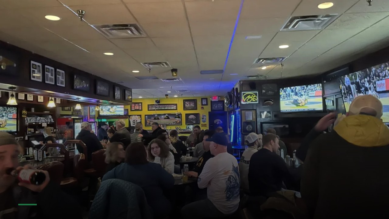 Front Row - Sports Bars in Des Moines
