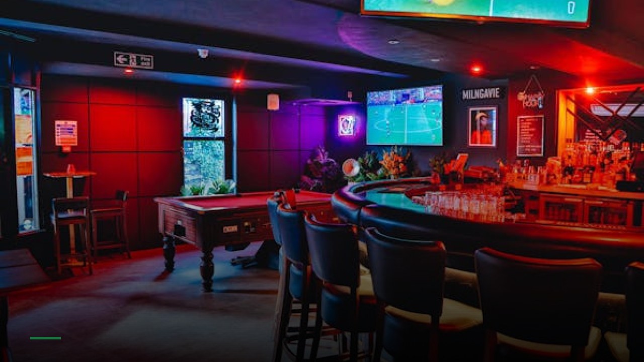 Fullbacks Pizza Bar - Sports Bars in Glasgow