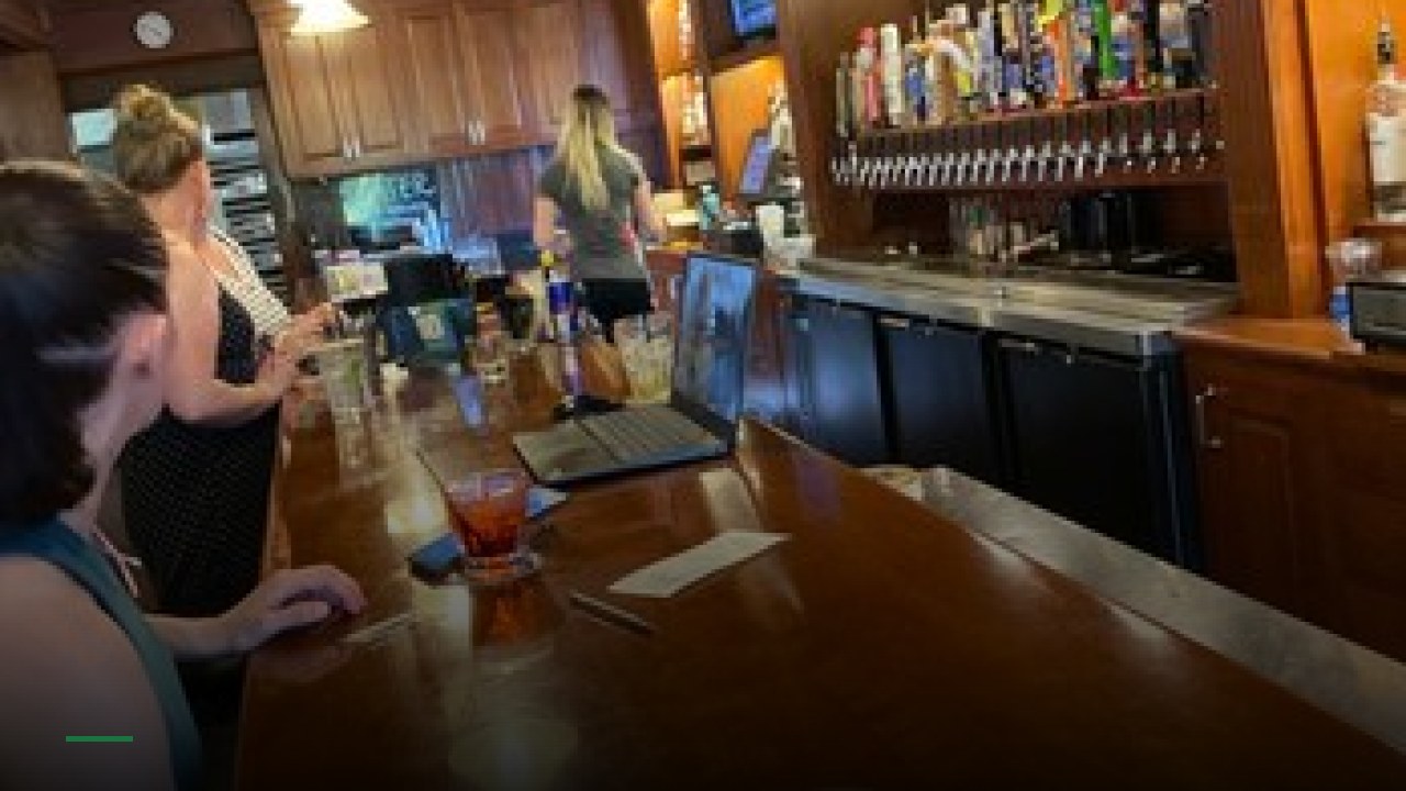 Hank's Bar & Pizza - Sports Bars in Tacoma