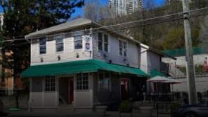 Watch MLB at Home Court Tavern / Sinners & Saints in Cincinnati