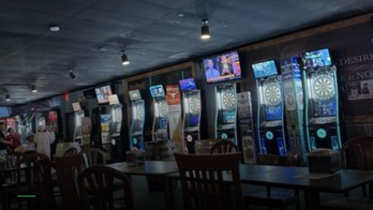 I-10 Icehouse - Sports Bars in San Antonio