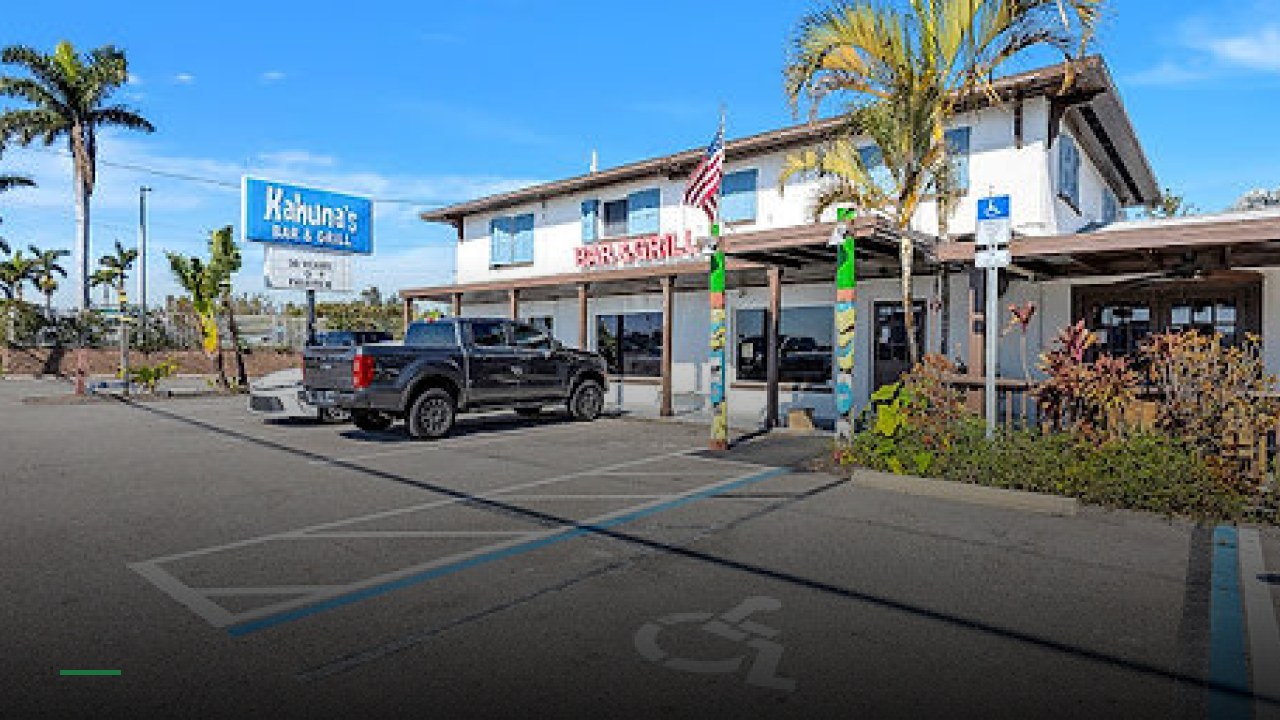 Kahuna's Bar and Grill - Sports Bars in St. Petersburg