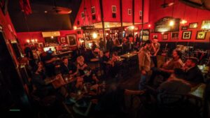 Lil’ Easy Fine Cajun Food & Bar — Sports bars in Austin