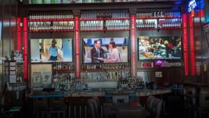 London’s Pub & Grill — Sports bars in Long Beach