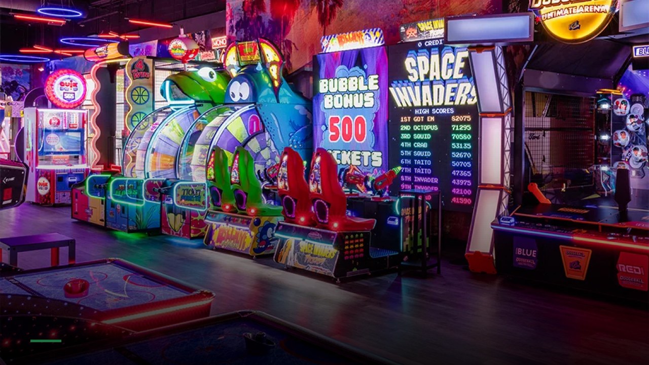 Lucky Strike Norco - Sports Bars in Riverside