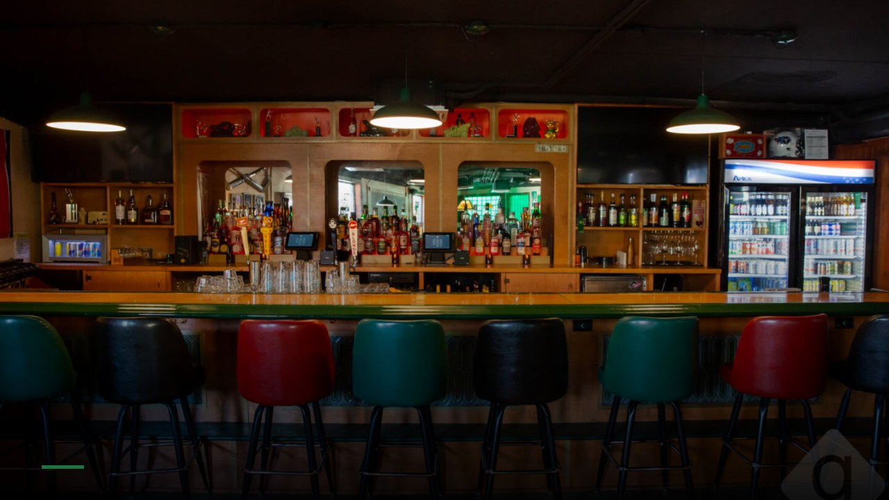 Lucky's 3 Star Bar - Sports Bars in Nashville