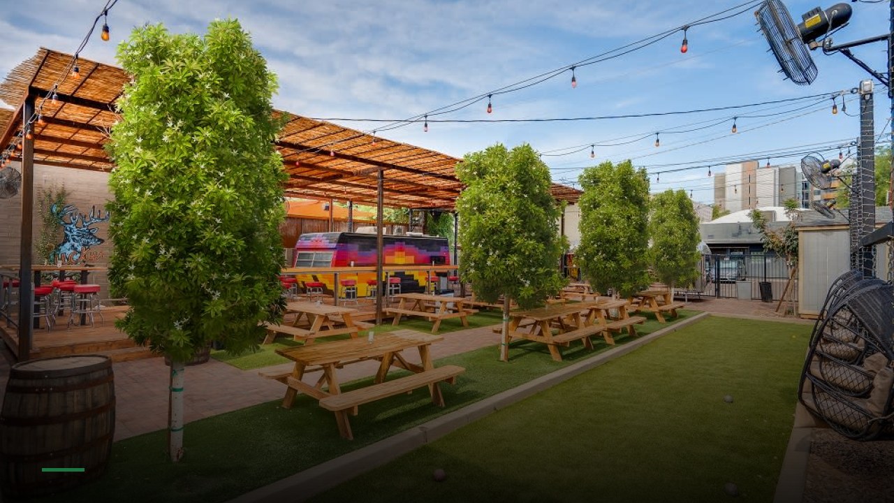Luckys Indoor Outdoor - Sports Bars in Phoenix