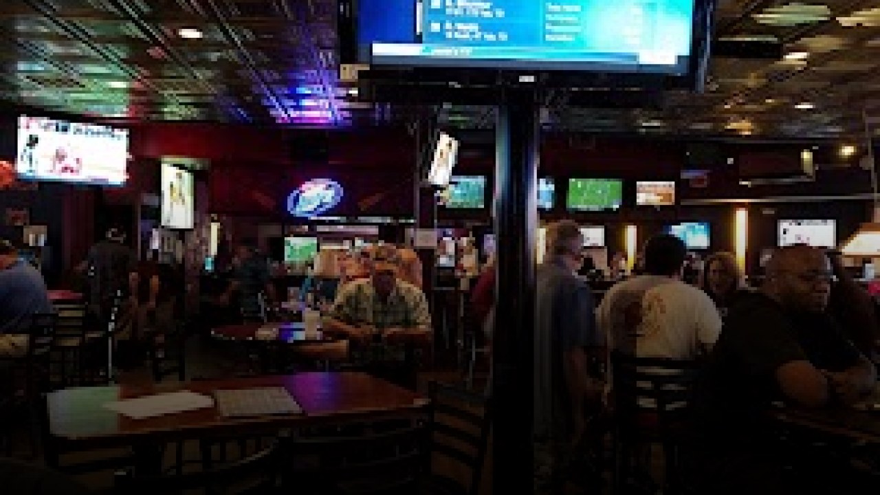 Mak's Sports Bar + Grill. - Sports Bars in Houston