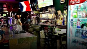 MD’s SPORTS BAR and SMOKE HOUSE — Sports bars in Detroit