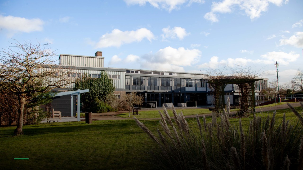 Metropolitan Bushey - Sports Bars in Watford