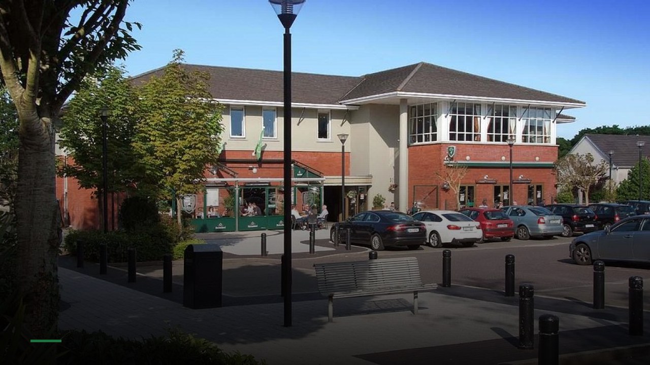 Mount Oval Bar & Restaurant - Sports Bars in Cork