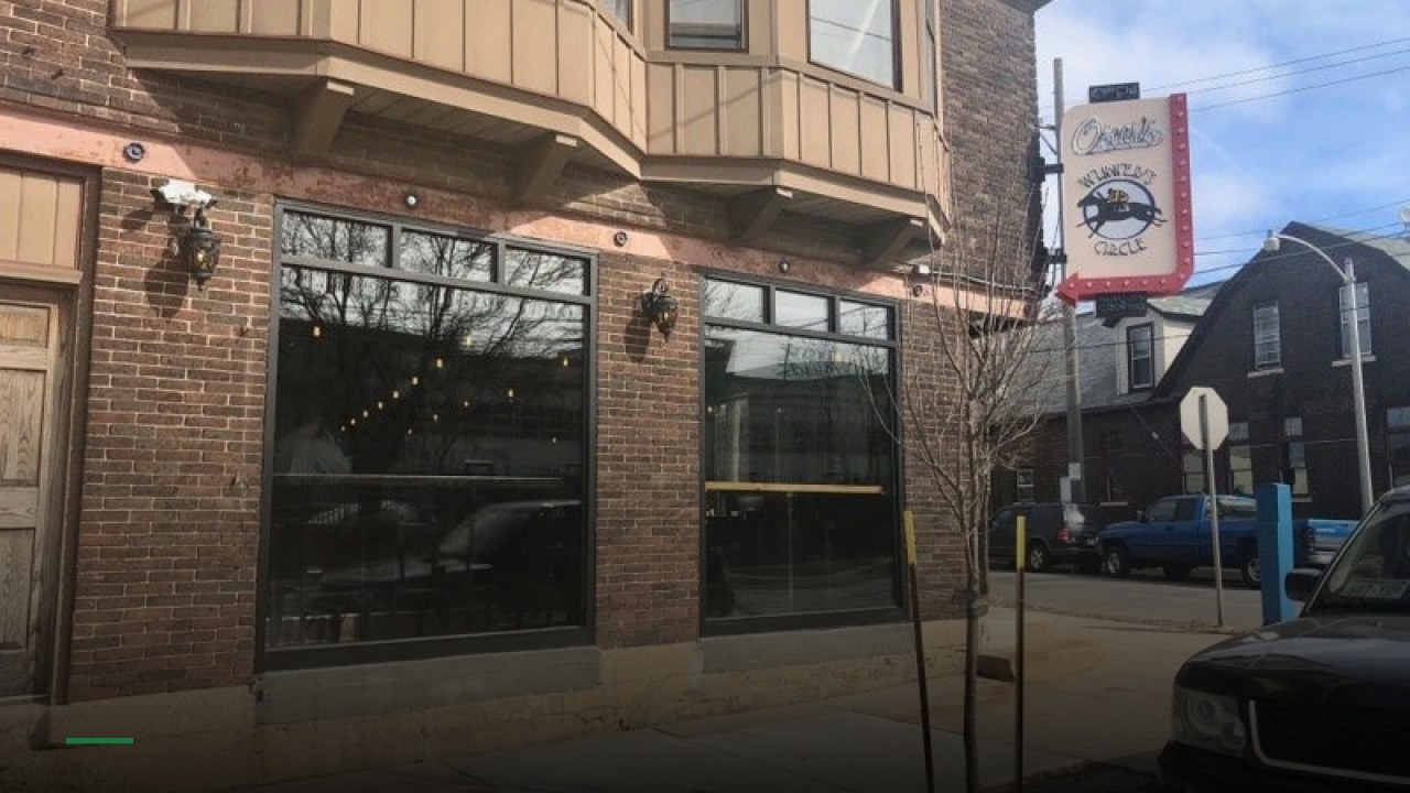 Oscar's Winner's Circle - Sports Bars in Milwaukee
