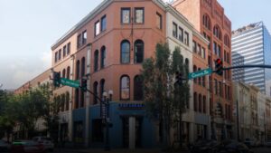 Puckett’s Restaurant — Sports bars in Nashville