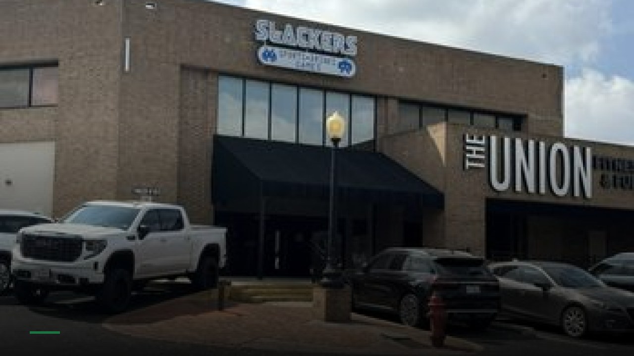 Slackers Sports Bar Thousand Oaks - Sports Bars in San Antonio