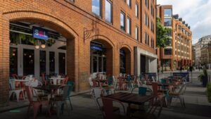 Slug & Lettuce – Albert Square Manchester — Pubs in Manchester