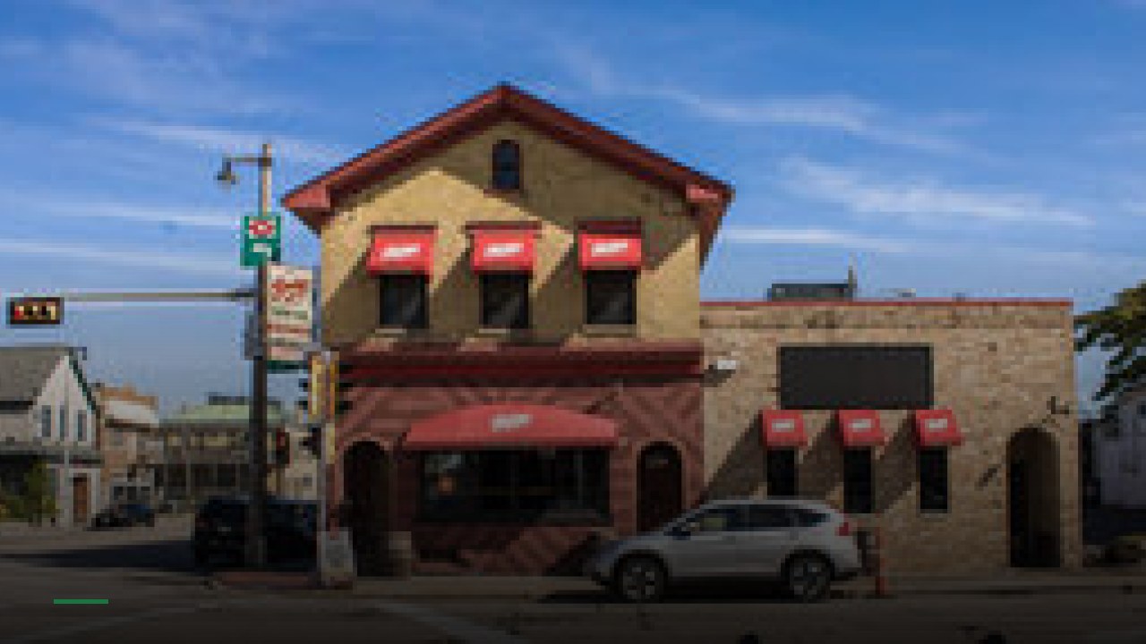 Steny's Tavern & Grill - Sports Bars in Milwaukee