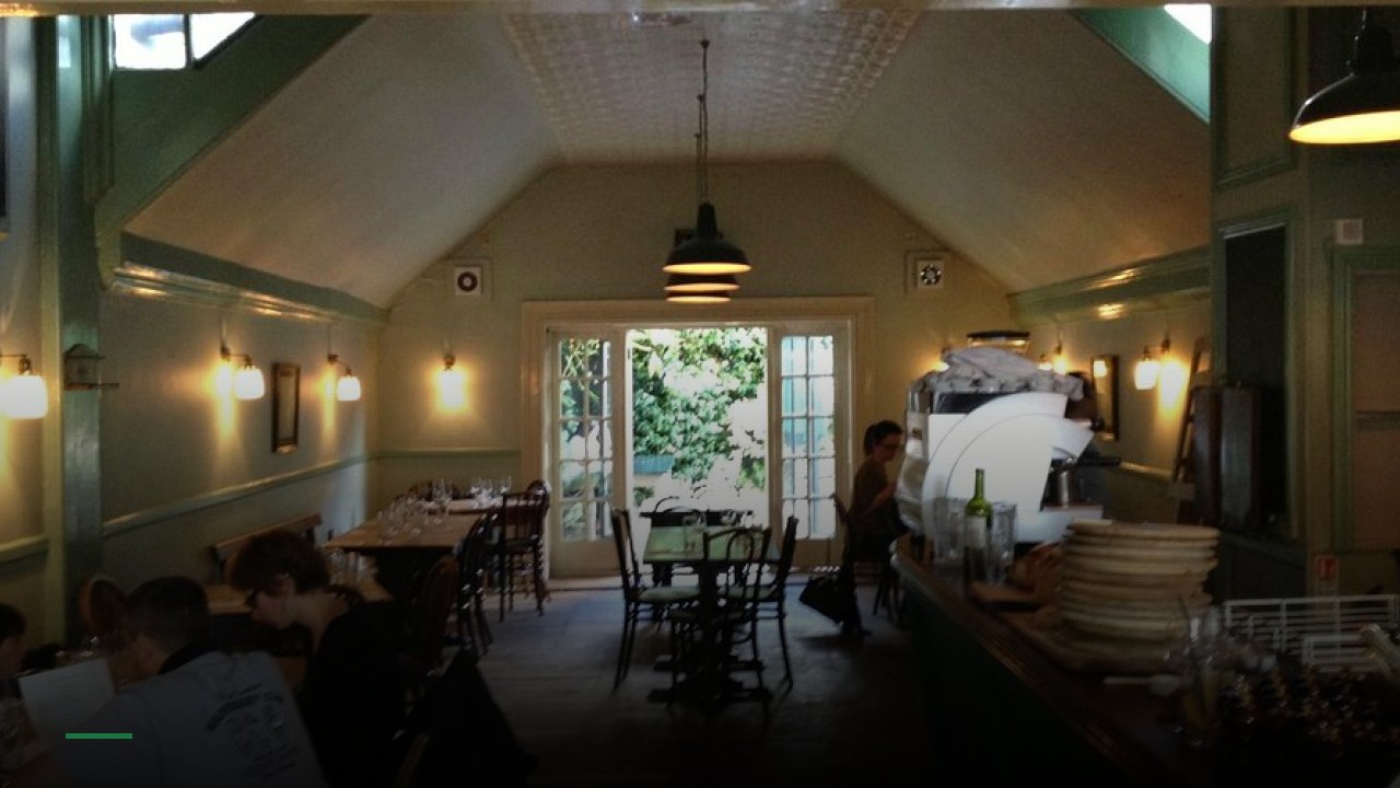 The Drapers Arms - Sports Bars in Luton