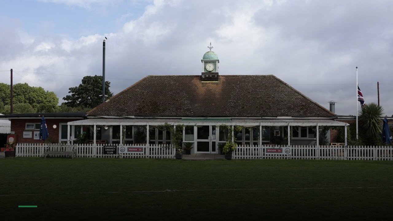 The Duck & Ball - Sports Bars in Luton