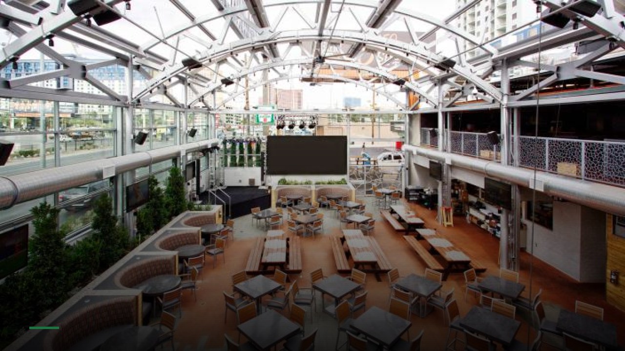 The Front Yard - Sports Bars in Las Vegas