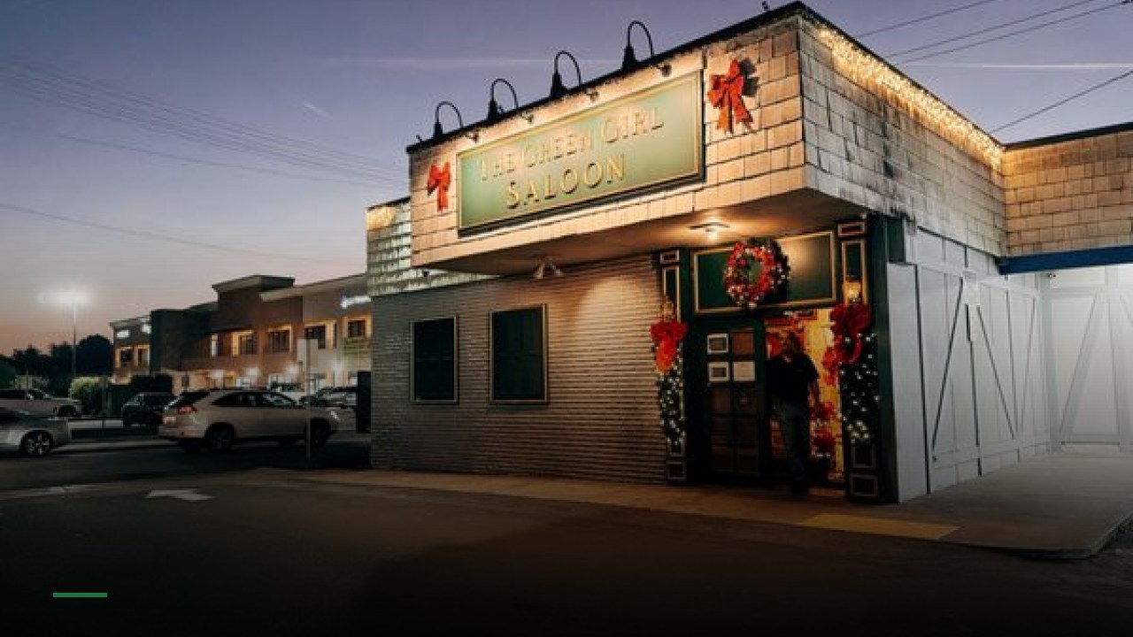 The Green Girl Saloon - Sports Bars in Long Beach