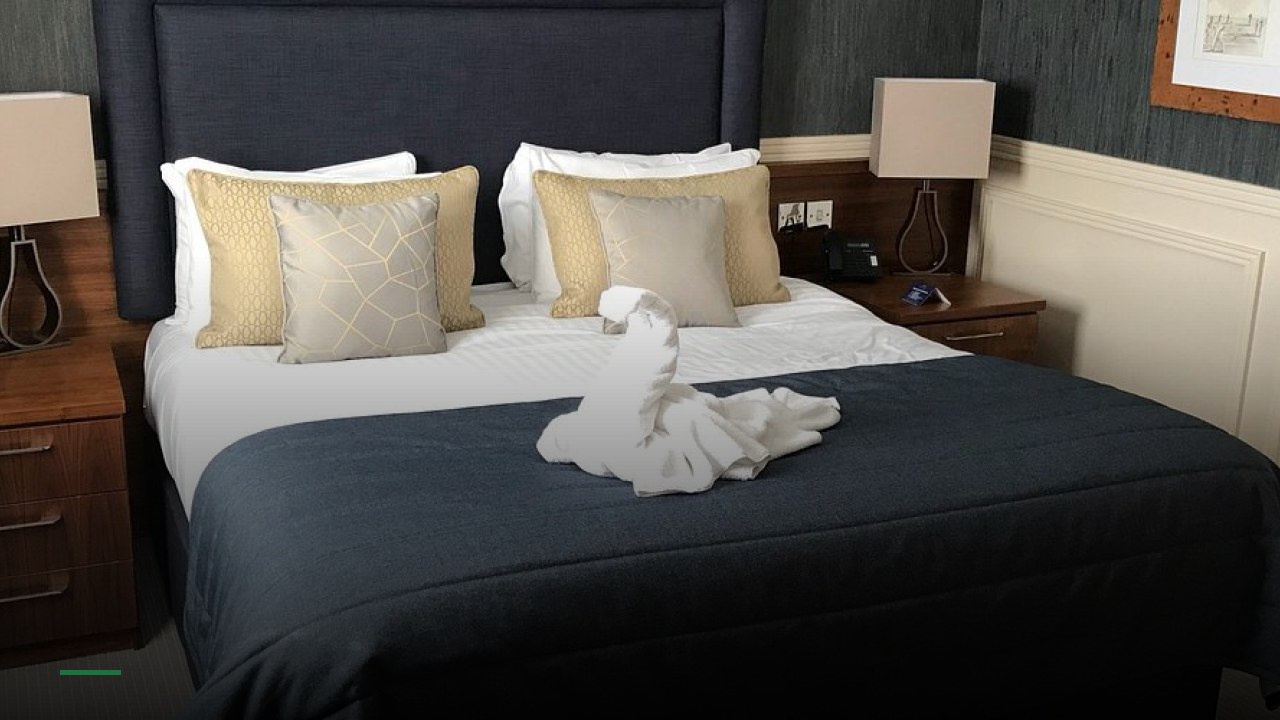 The Liner Hotel - Sports Bars in Liverpool