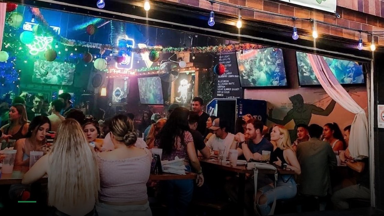 The Tin Lizzie - Sports Bars in Chicago