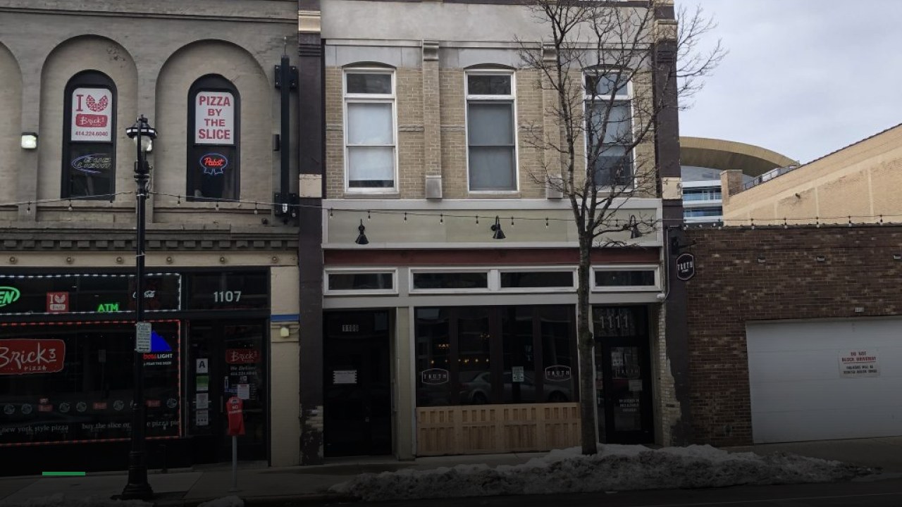 Truth Lounge - Sports Bars in Milwaukee