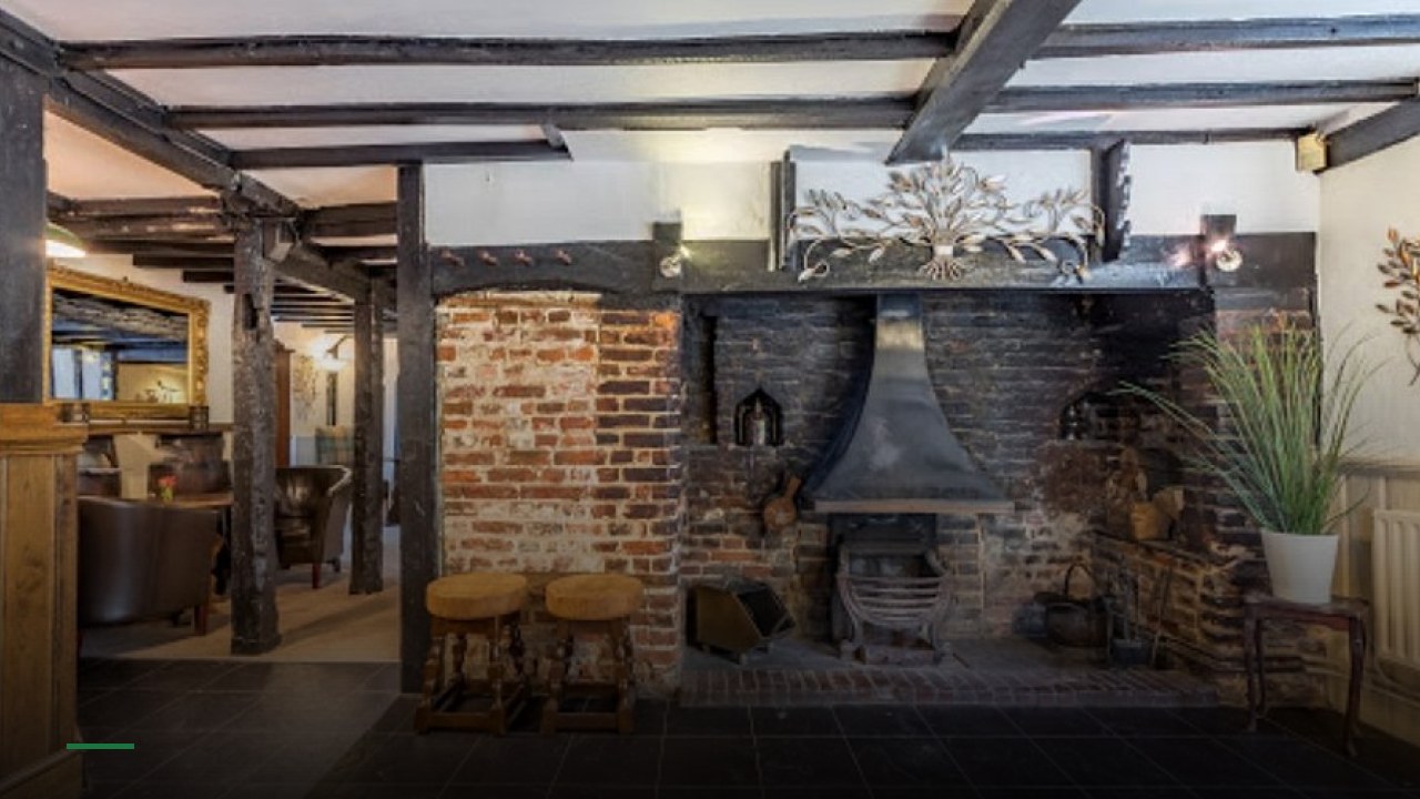 Waggon & Horses Pub | Beer Garden | Elstree, Radlett, Borehamwood - Sports Bars in Luton