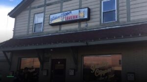 Yankee Clipper — Sports bars in Des Moines