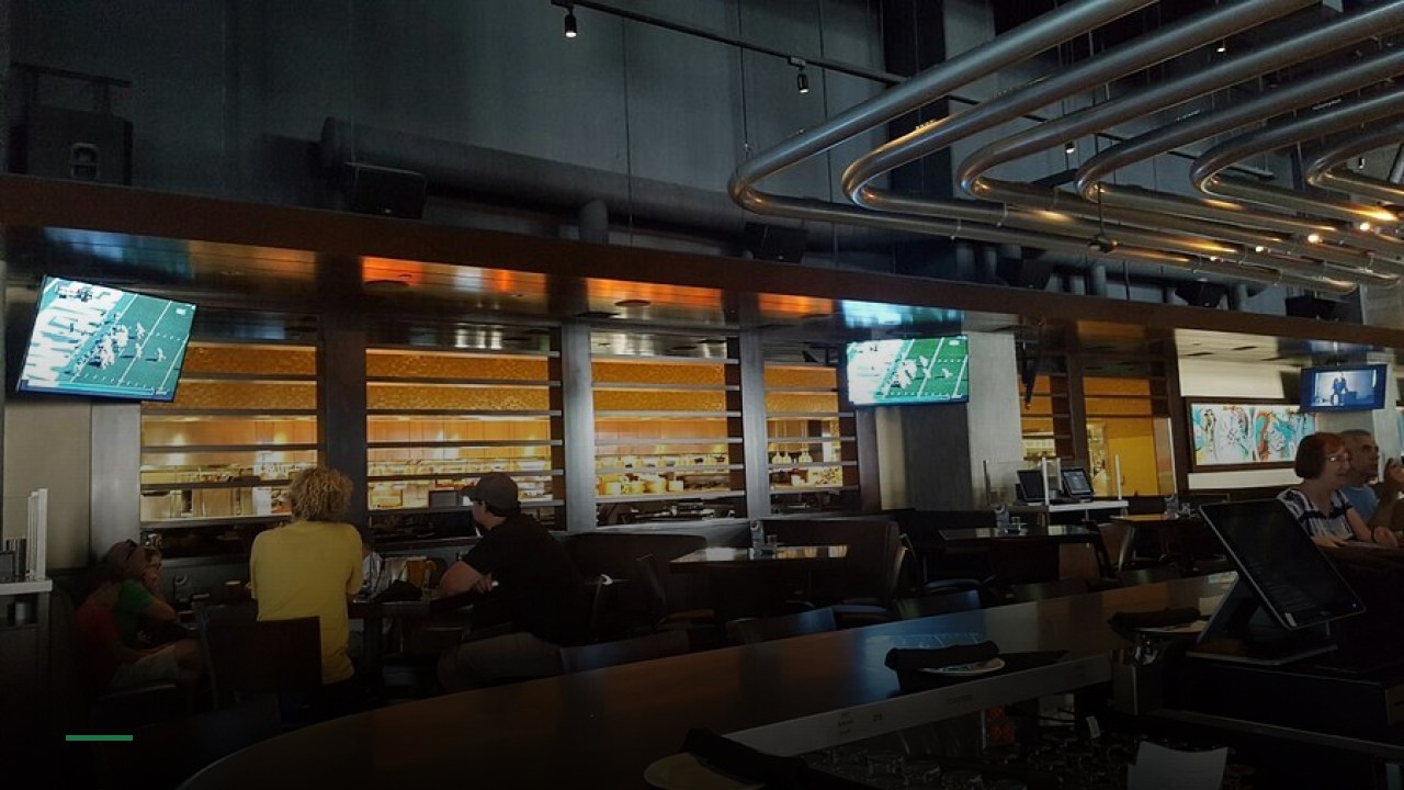 Yard House - Sports Bars in Kansas City