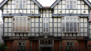 Ye Golden Lion (Blackley) — Pubs in Manchester